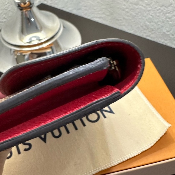 Louis Vuitton Emily wallet. Red interior - Picture 7 of 14
